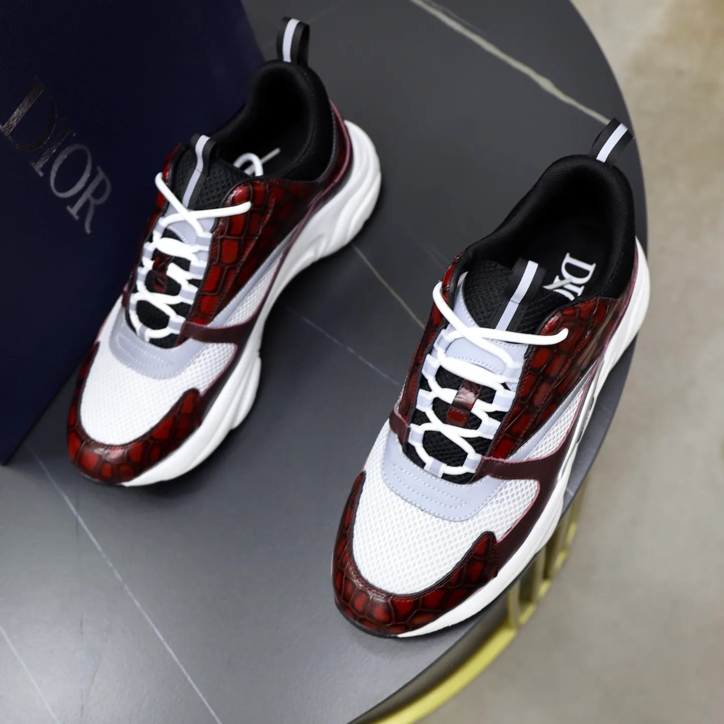 Ex-factory price: 500💰🙅‍♂️🙅‍♂️🙅‍♂️ Brand: Dior DIOR Standard code: 38-44 (45, 46 customized) Grade: Same as the official website Material: Original leather splicing Comfortable and breathable lining Original wear-resistant outsole Style category: Men's fashionable casual shoes Running sneakers Noble luxury brand elements Top luxury Color: actual picture color